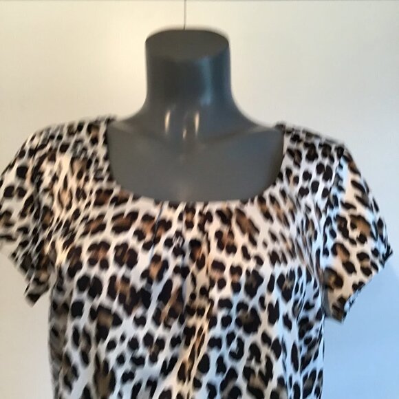 White House Black Market Satin Scoop Neck Leopard Print Top Size M - Picture 5 of 13
